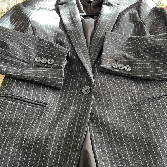 Banana Republic gray pinstriped blazer - Picture 7 of 10